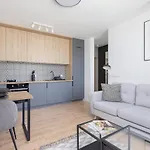 Modern Grzegorzeckie Roundabout Cracow By Renters Lägenhet *