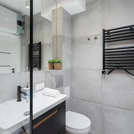 Modern Grzegorzeckie Roundabout Cracow By Renters